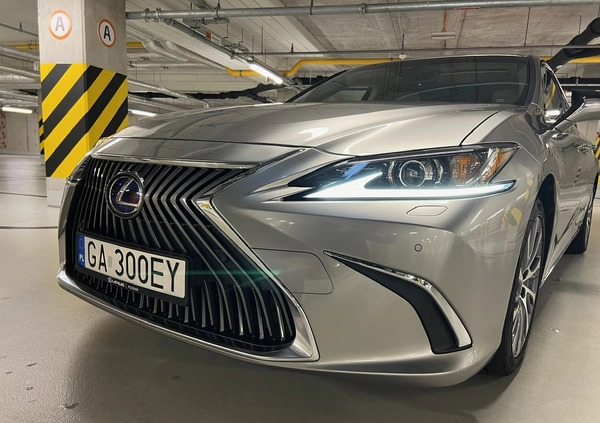 Lexus ES cena 135000 przebieg: 47000, rok produkcji 2019 z Wrocław małe 667